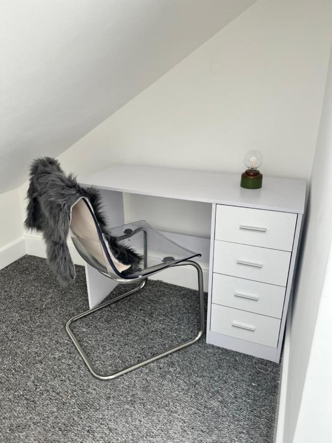 2 Bedroom Flat London Eksteriør bilde