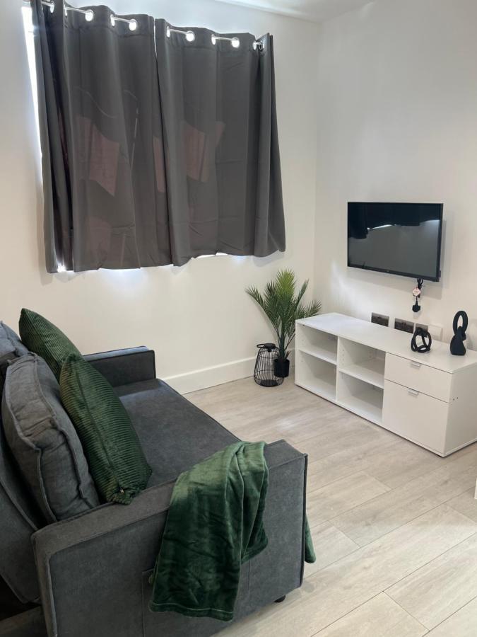 2 Bedroom Flat London Eksteriør bilde